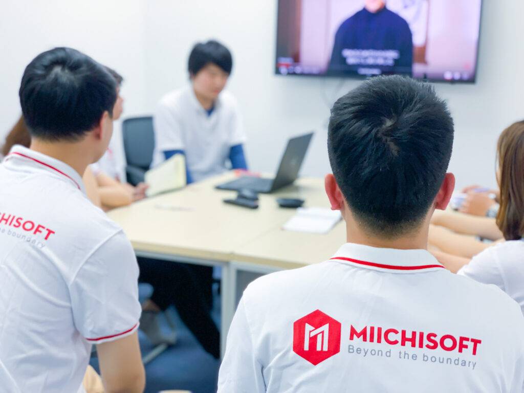 2021年に Miichisoft がトップアウトソーシング企業としてSao Khue賞を受賞した! 4 2021年Sao Khue賞を受賞した後いより頑張ります