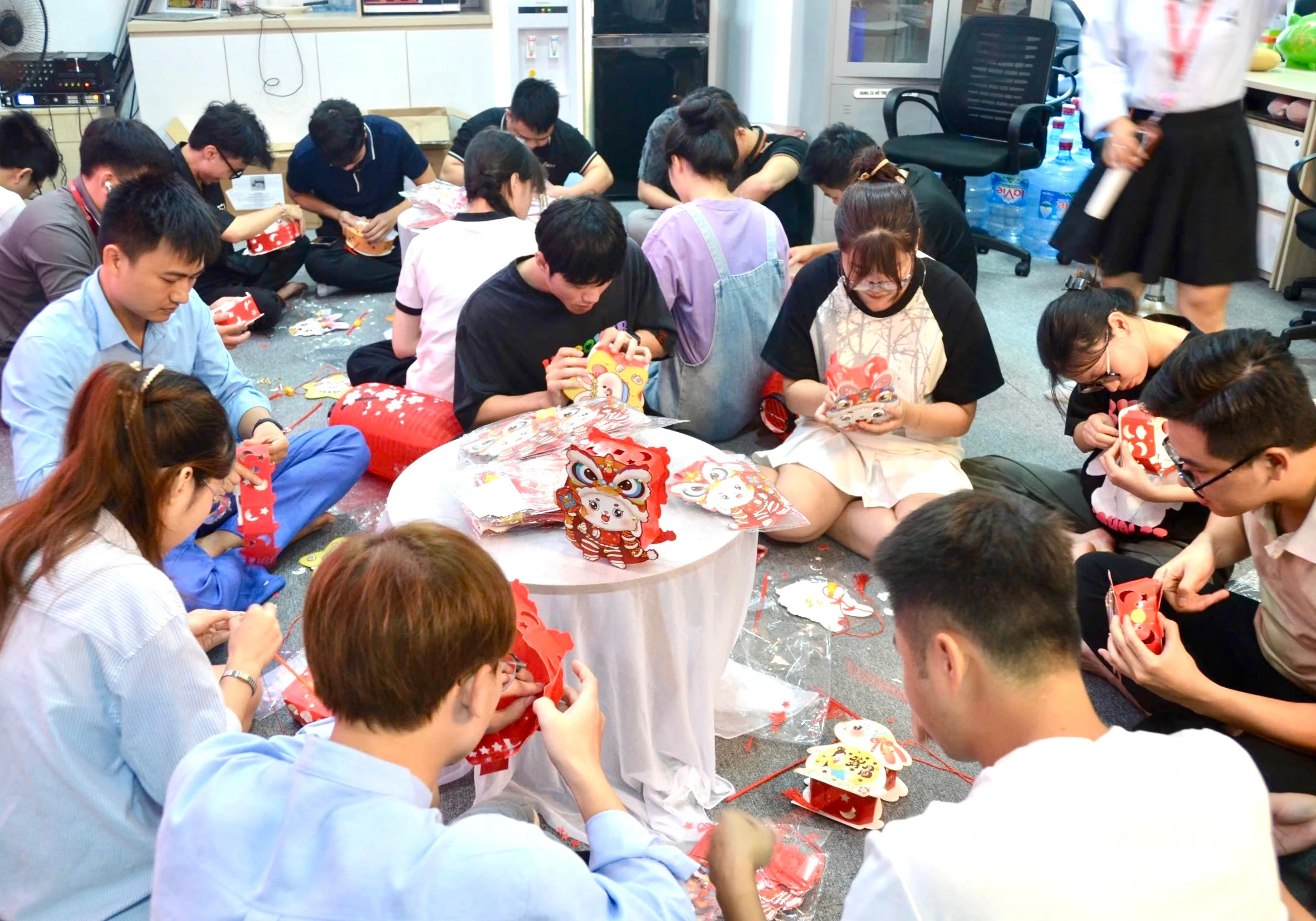 RECAP: RUN FOR LOVE Charity Run Event after a month! 3 everyone-doing-star-lattern
